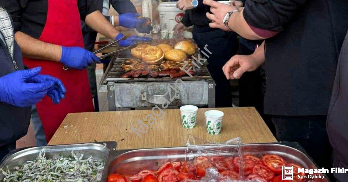 "Şuhut Anadolu Lisesi’nden Gazze’ye destek için hayır çarşısı" başlıklı haber için fotorealistik, pr