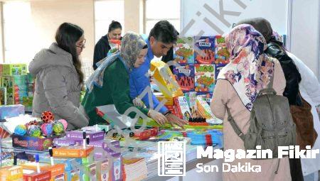 Manisa Kitap Fuarı 8. Kez Kapılarını Açtı: Edebiyat Şöleni Başladı