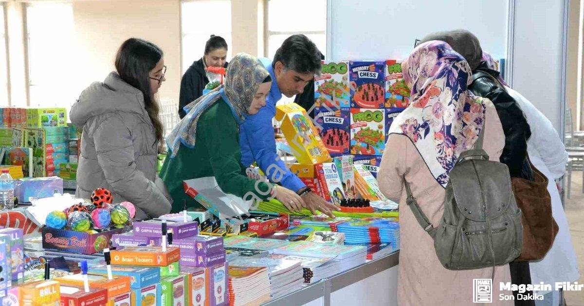 "Manisa Kitap Fuarı 8. Kez Kapılarını Açtı: Edebiyat Şöleni Başladı" başlıklı haber için fotorealist
