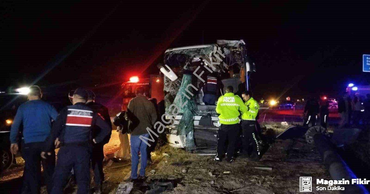 "Denizli'de Korkutan Kaza: Otobüs ve Minibüs Çarpıştı, Çok Sayıda Yaralı" başlıklı haber için fotore