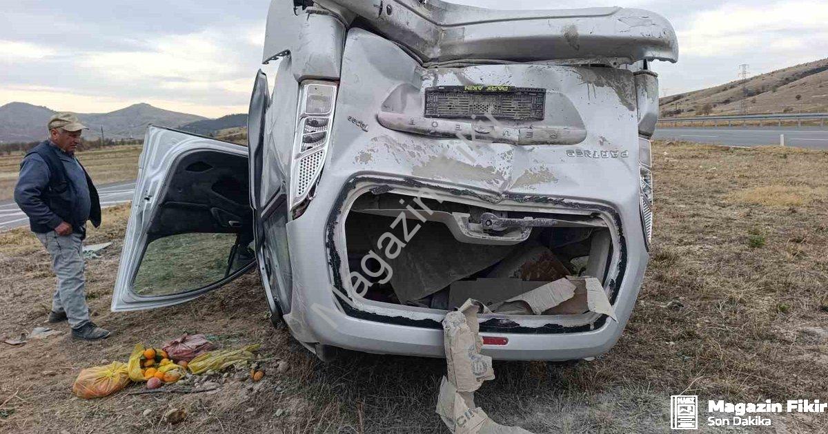 "Afyonkarahisar'da Trafik Dehşeti: Araç Takla Attı, 7 Kişi Yaralandı" başlıklı haber için fotorealis