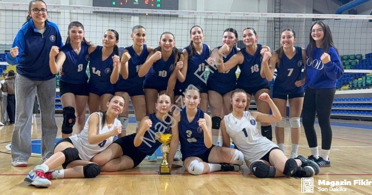 "Kütahya Belediyespor Genç Kızlar Voleybolda Zirvede" başlıklı haber için fotorealistik, profesyonel