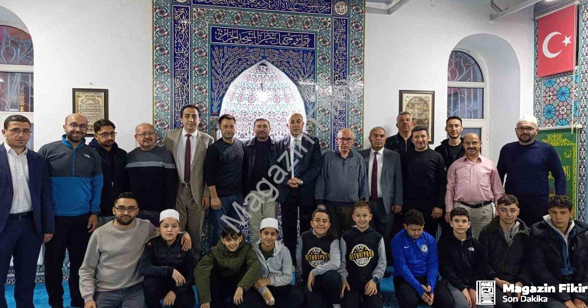 "Emirdağ Müftülüğünden Öğretmenlere Özel Sabah Etkinliği" başlıklı haber için fotorealistik, profesy