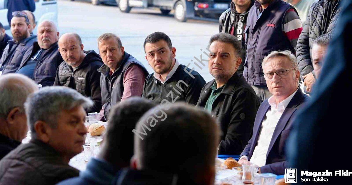 "AK Parti'li Baybatur, Manisa esnafıyla buluştu" başlıklı haber için fotorealistik, profesyonel bir