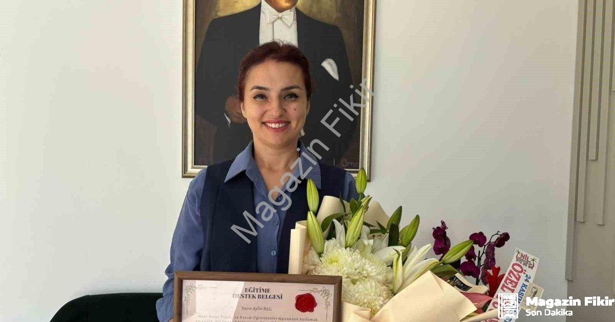 "MTK Koleji Velilerinden Öğretmenler Günü İçin Anlamlı Bağış" başlıklı haber için fotorealistik, pro