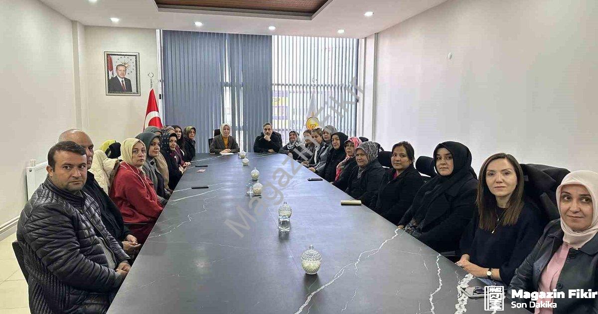 "Başkan Sabancı'dan Net Mesaj: Kadınlar Artık Daha Güçlü ve Görünür" başlıklı haber için fotorealist