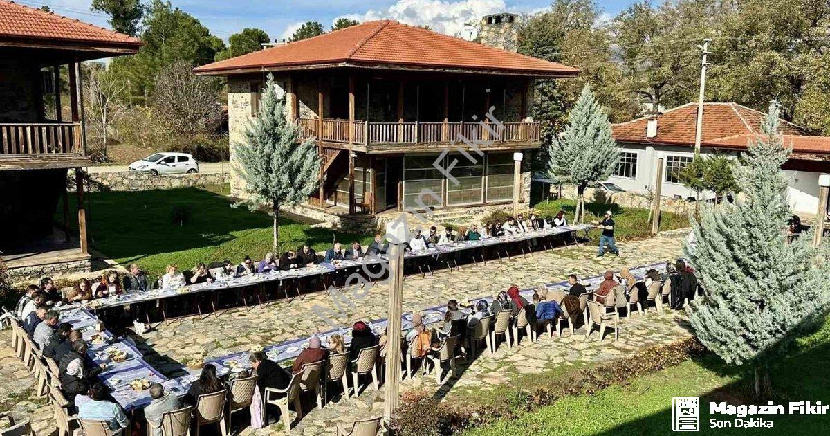 "Beyağaç Belediye Başkanı Sezayi Pütün'den Öğretmenlere Anlamlı Jest" başlıklı haber için fotorealis