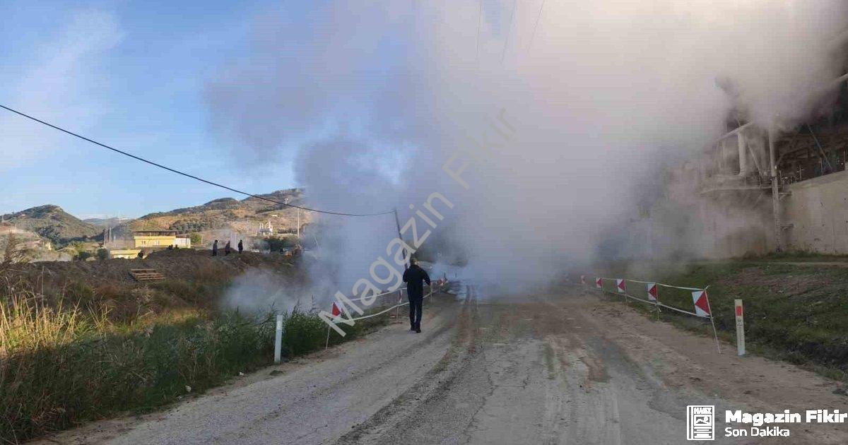 "Aydın'da Korkutan Anlar: Jeotermal Hattı Patladı, Yollar Göle Döndü" başlıklı haber için fotorealis