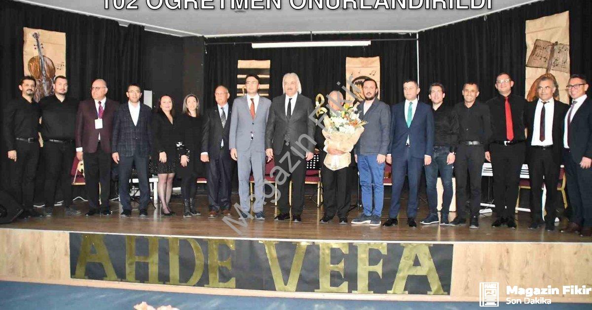 "Söke'de Eğitim Çınarlarına Büyük Vefa: 102 Öğretmen Onurlandırıldı" başlıklı haber için fotorealist