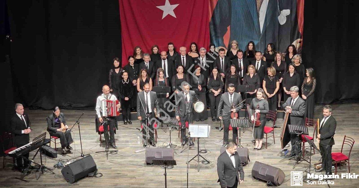 "Efeler’de Sanat Rüzgarı: Maarif Korosu’ndan Büyüleyen Performans" başlıklı haber için fotorealistik