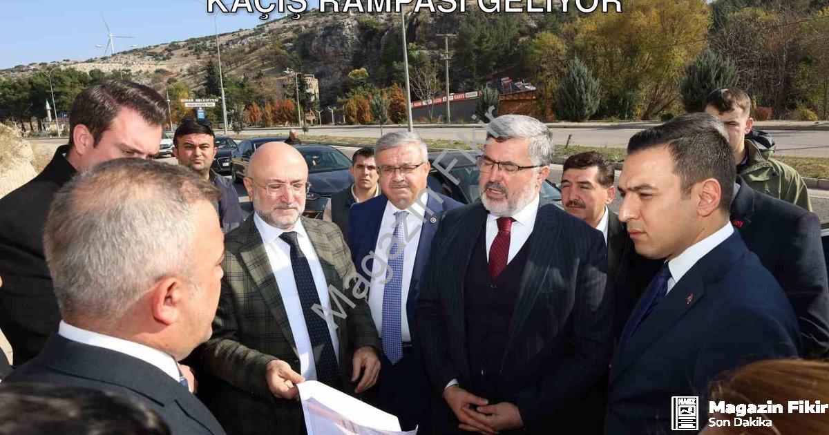 "Dinar'da Trafik Güvenliği İçin Dev Hamle: Kaçış Rampası Geliyor" başlıklı haber için fotorealistik,