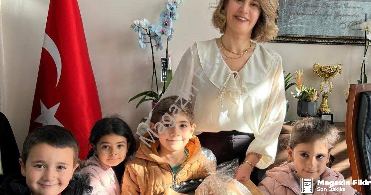"Kütahya'da Minik Kalplerden Anlamlı Hediye: Müdür Sinan'a El Yapımı Ekmek" başlıklı haber için foto