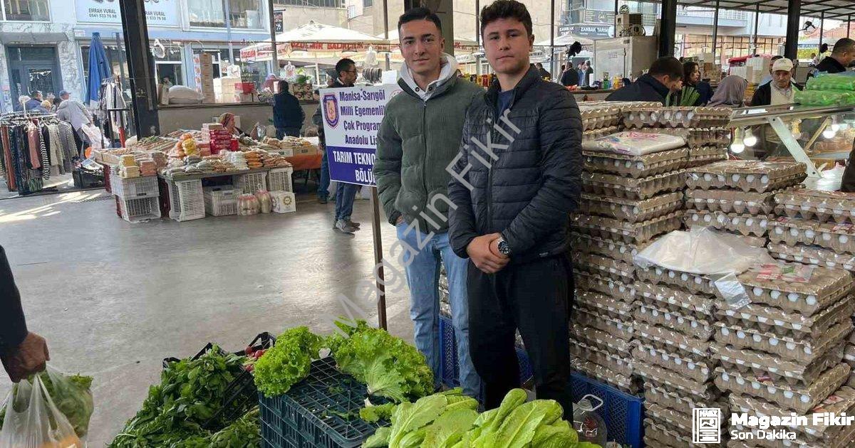 "Sarıgöl'de Öğrenciler Toprağa Hayat Veriyor: Hem Üretiyor Hem Kazanıyorlar" başlıklı haber için fot