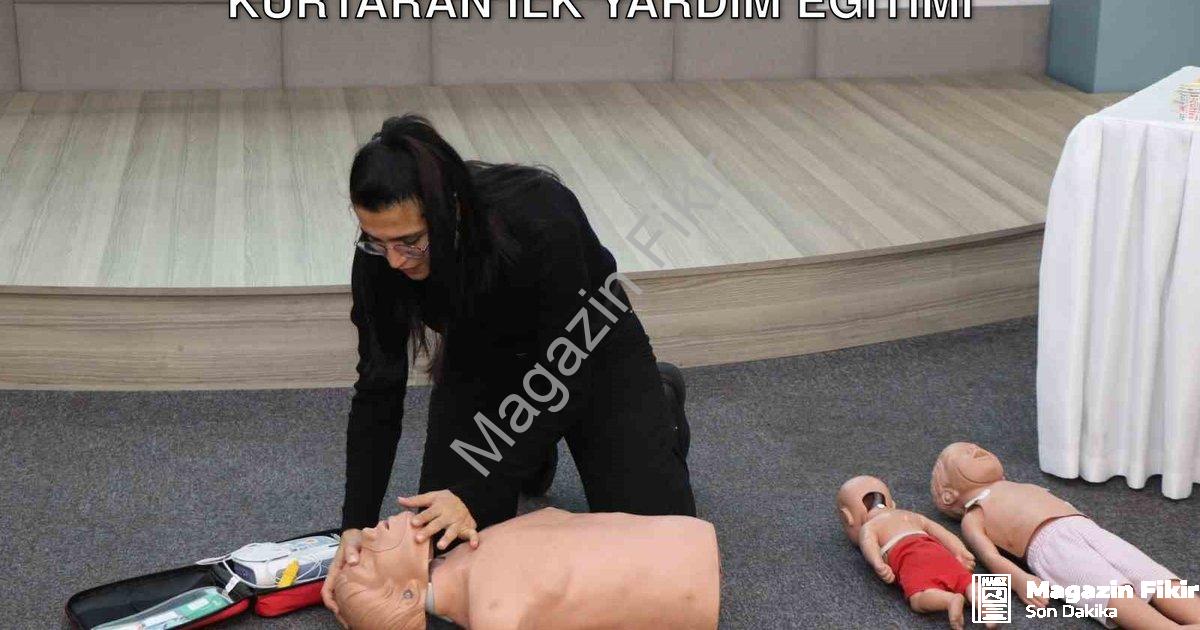 "Aydın Ticaret Odası Üyelerine Hayat Kurtaran İlk Yardım Eğitimi" başlıklı haber için fotorealistik,