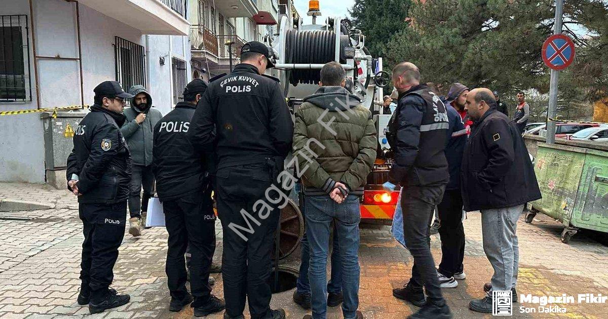 "Uşak'ta Kan Donduran Olay: Kanalizasyonda Cenin Bulundu" başlıklı haber için fotorealistik, profesy